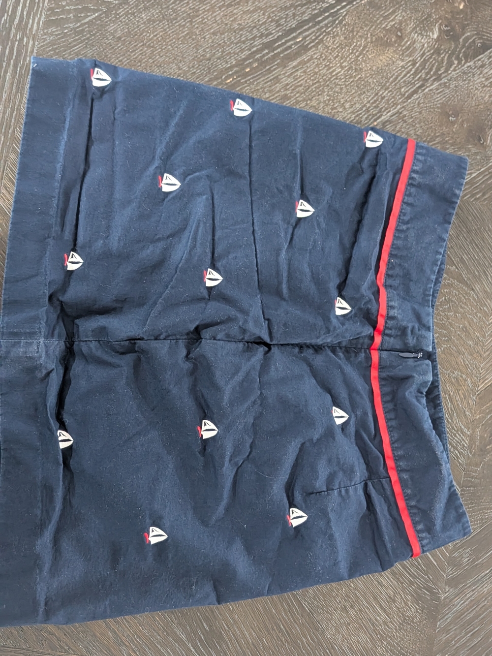 Old Money Navy Embroidered Sailboat Skirt with Red Trim Vineyard Vines